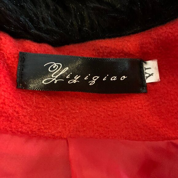 Retro red coat with black imitation fur on collar - Picture 3 of 3